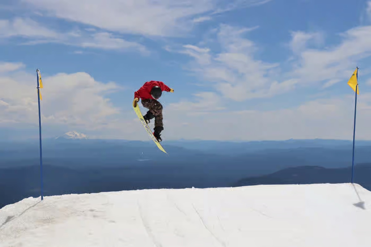Tommie Bennett snowboarding